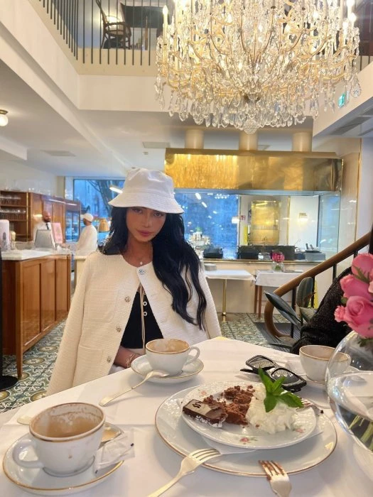 Lisa Ladyboy Trans — 7 / 11