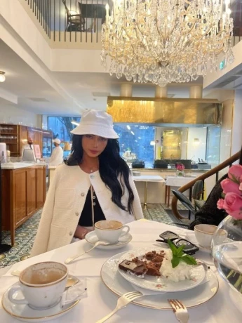 Lisa Ladyboy Trans — 7 / 11