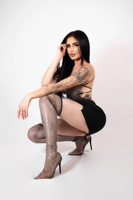 Livia Ferraz, Escort, Paris