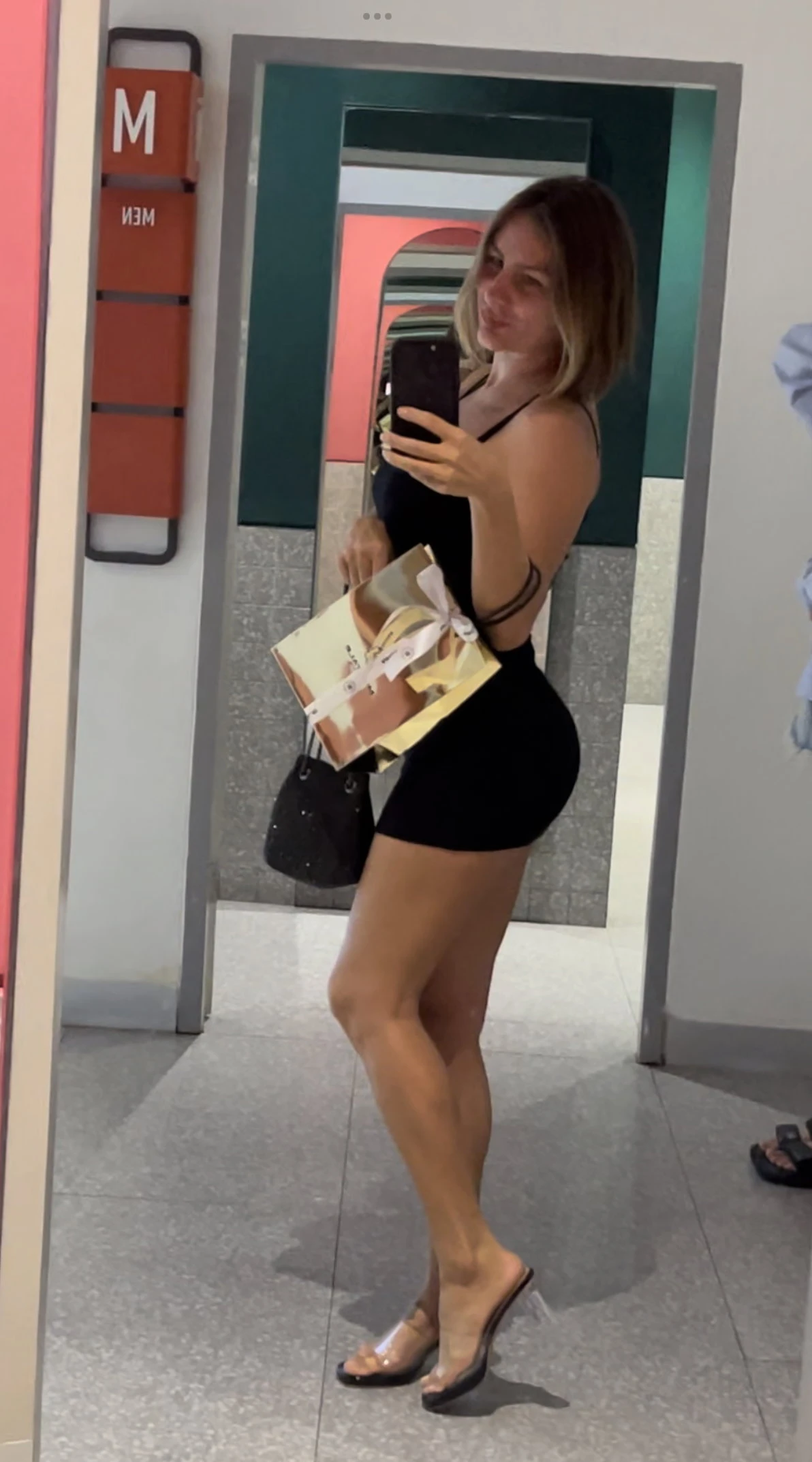 Dinara — 2 / 5