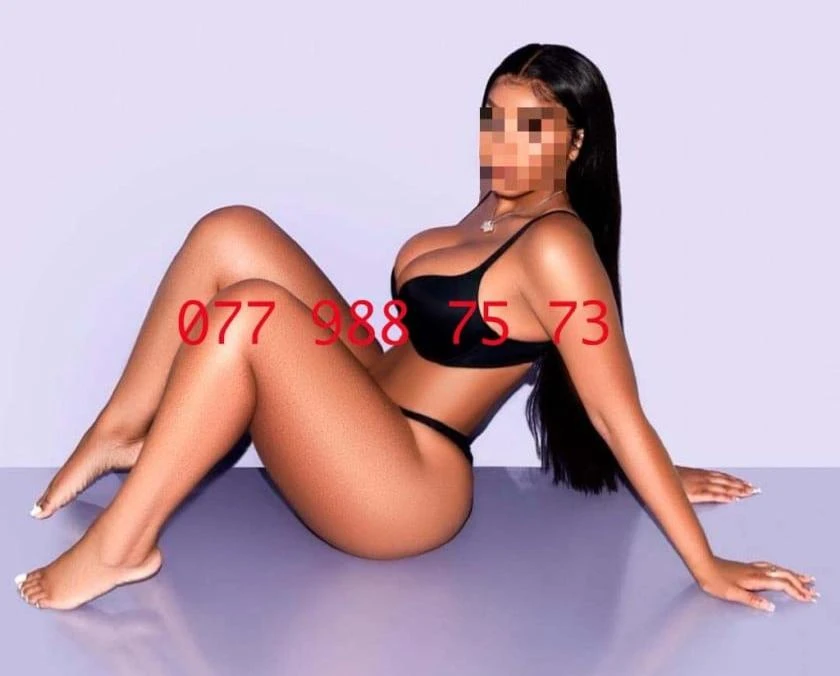 Sexy Latin Bombshell — 3 / 4
