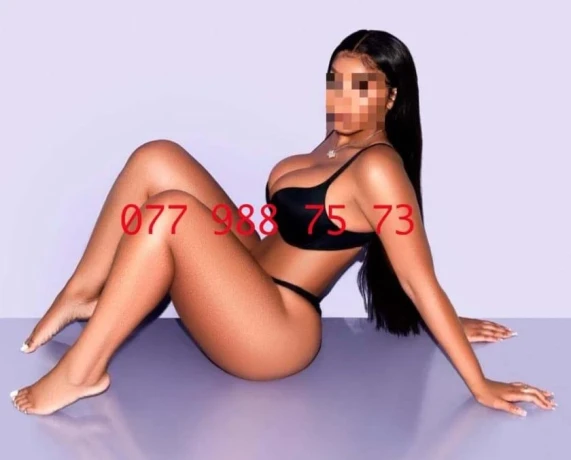 Sexy Latin Bombshell — 3 / 4