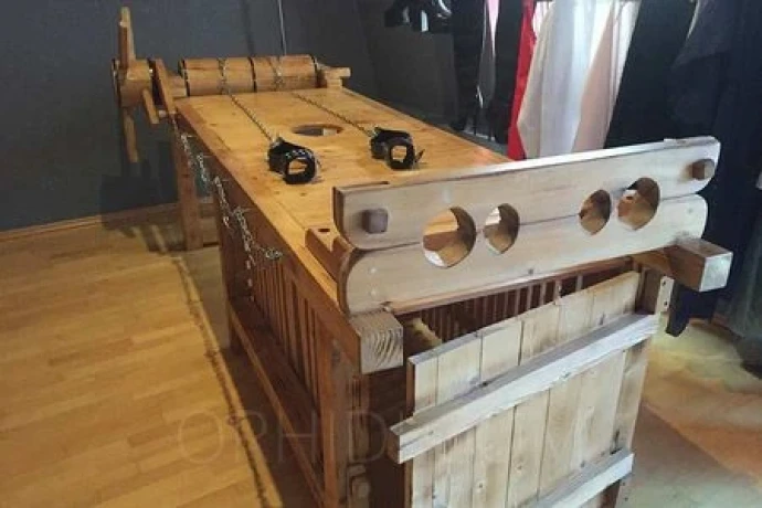 Bizarr Lady Evazwitscht im Casa Bella Bizarr Studio — 10 / 18