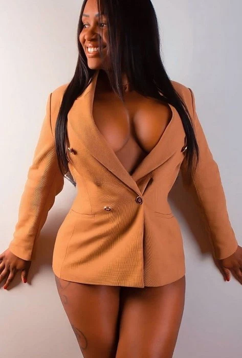 Naomi — 3 / 8