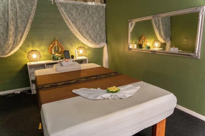 Professional Thai massage — 7 / 8