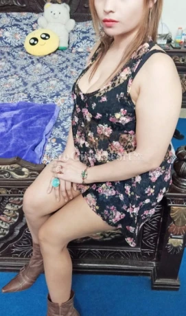 Hira Malik — 2 / 3