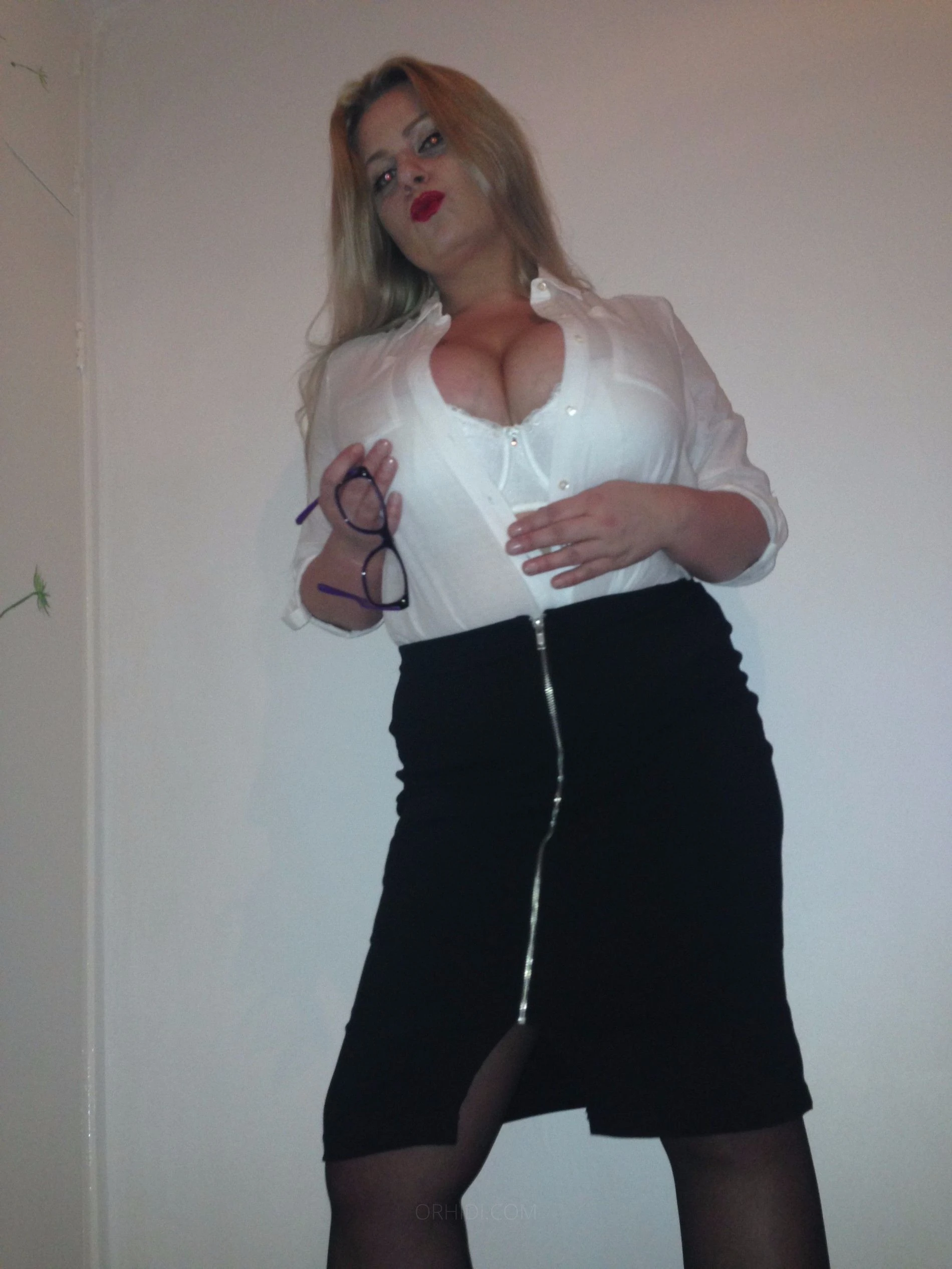 Busty-Blonde-Rita — 2 / 3