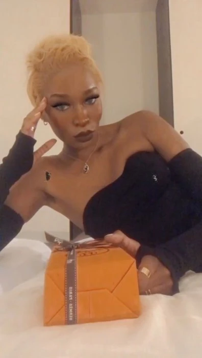 Bella Rose — 3 / 9