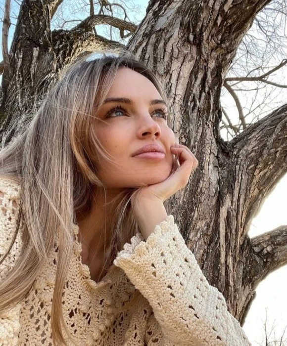 Sabrina — 3 / 4