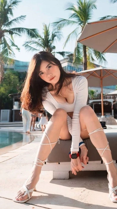 Bella — 3 / 4