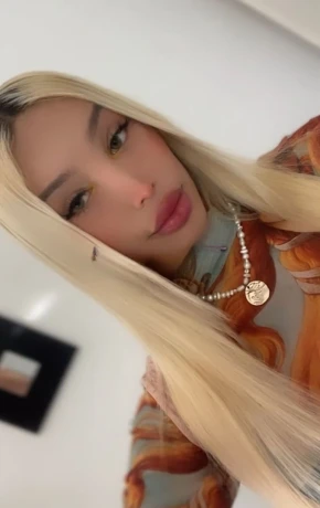 Violet Navarro — 3 / 12