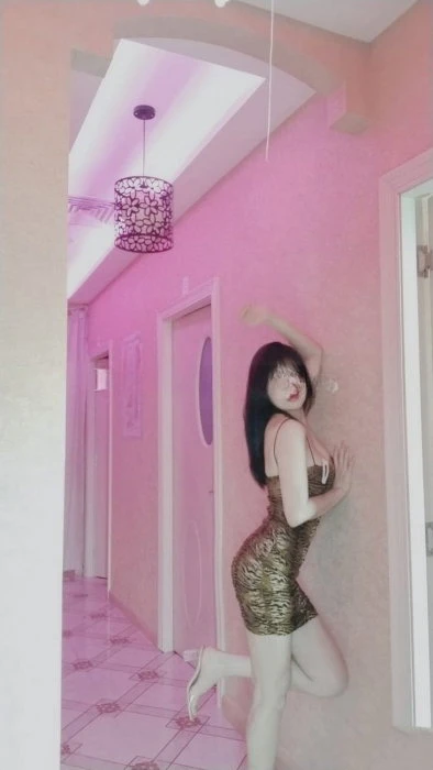 Mina, Escort, Abu Dhabi