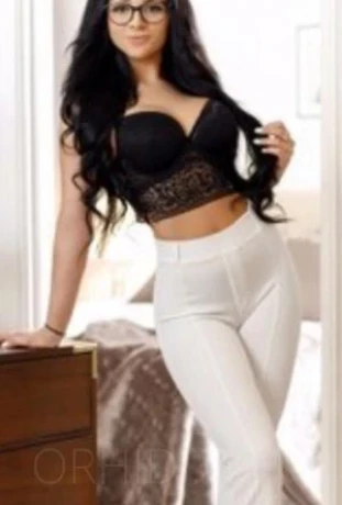 Lara Real — 6 / 7