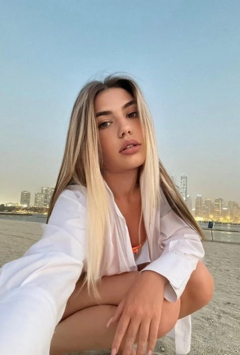 Vanessa — 3 / 6