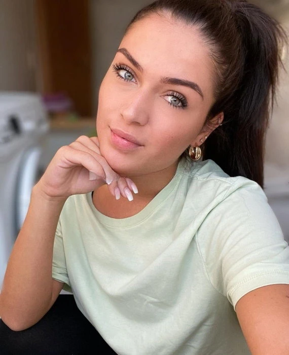 Ildiko — 3 / 4