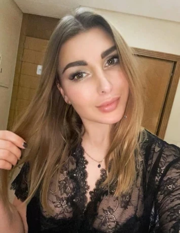 Arina Blonde Anal — 4 / 5