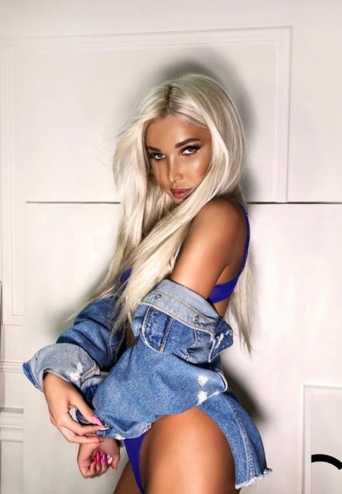 Alya, Escort, Doha