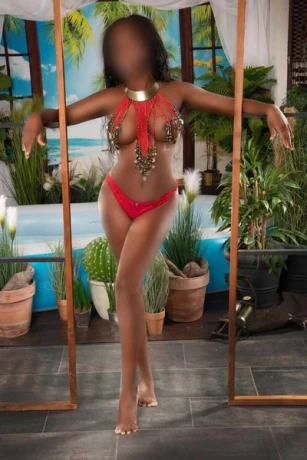 Vivien Im Apartment 59 — 3 / 5