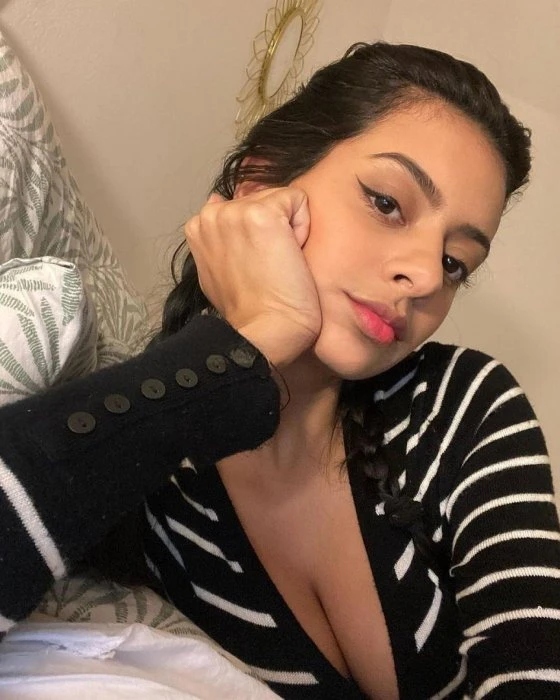 Rosine Prunelle, Escort, Saint-Ghislain