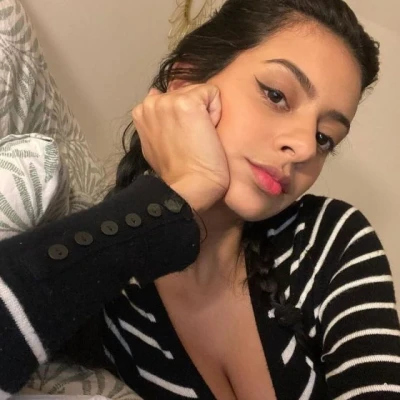 Rosine Prunelle, Escort, Saint-Ghislain