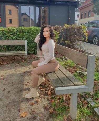 Bella Traumfrau 22j — 1 / 5