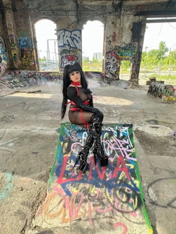 Ts Gaby Levint — 4 / 5