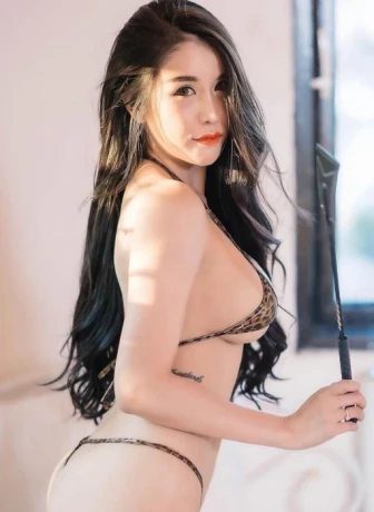 Olivia Liee — 3 / 5