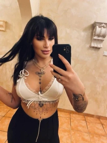 Amely Sexy — 2 / 9