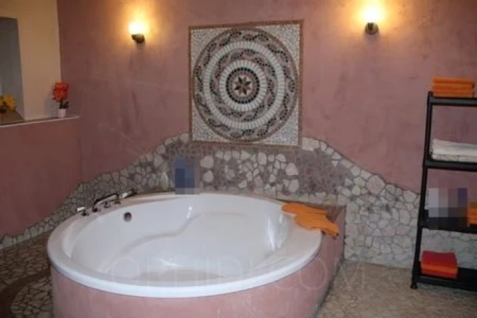 Thai Rose — 3 / 10