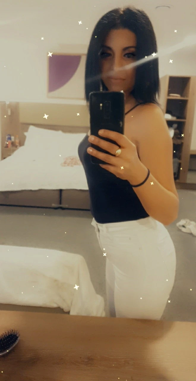 Manuelaaa — 2 / 5