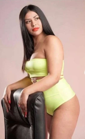 Julia Kleine Herbertstr — 2 / 3