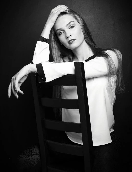 Alesya — 2 / 3