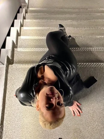 Mistress Mona — 3 / 6