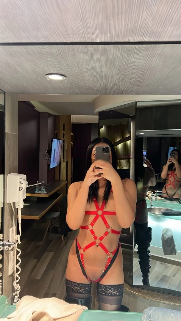 Ximena Vinalay, Escort, Bern