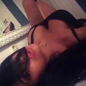 Suzanaa — 3 / 6