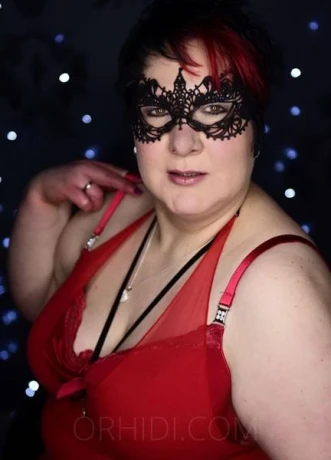 LILLY - DEINE ÜPPIGE KURVENQUEEN — 1 / 3