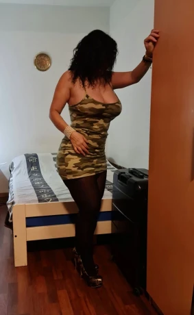 Milf Latina In Derendingen — 2 / 5