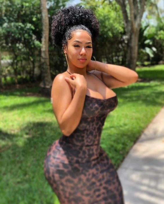 Sophia Kelly — 2 / 4
