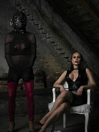 Madame M — 10 / 11