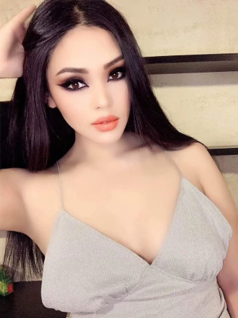 Jasmine Fur Verdorbene Traume — 1 / 4