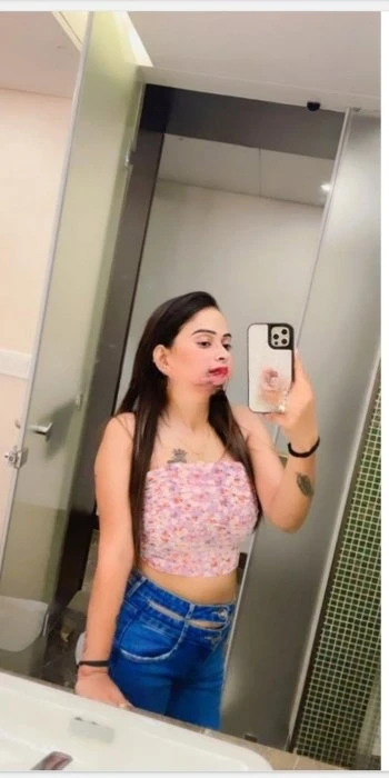 Roma Malhotra — 2 / 3