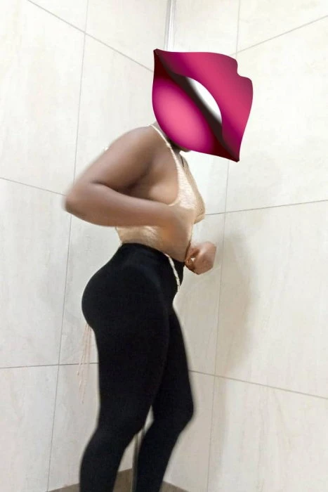 Miss Stacy, Escort, Accra