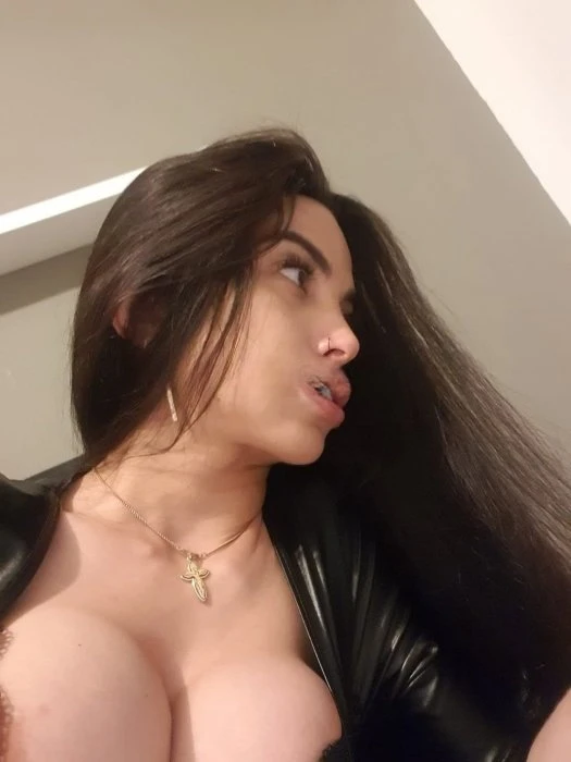 Karol Dias, Escort, Brussels