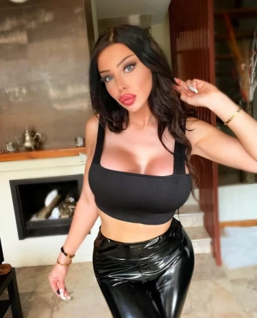 Vicky Ferrari — 2 / 4