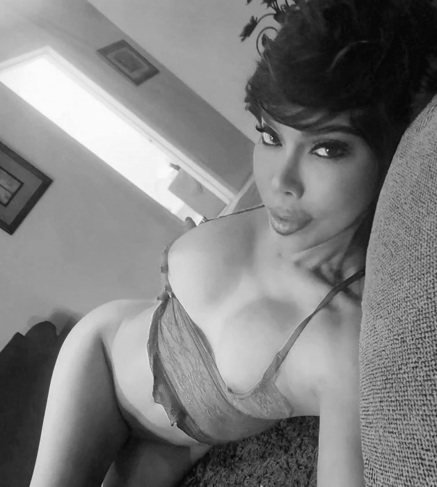 Allie Zeon, Escort, Moncton