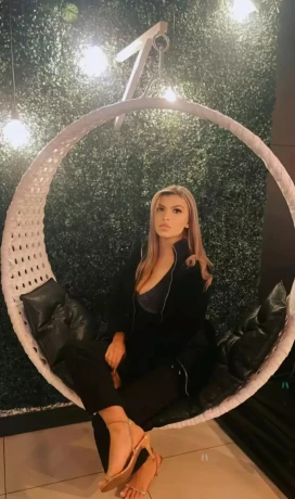 Pamela Hot — 23 / 30