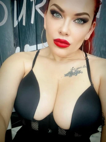 Mistress Nora Marinelli — 2 / 8