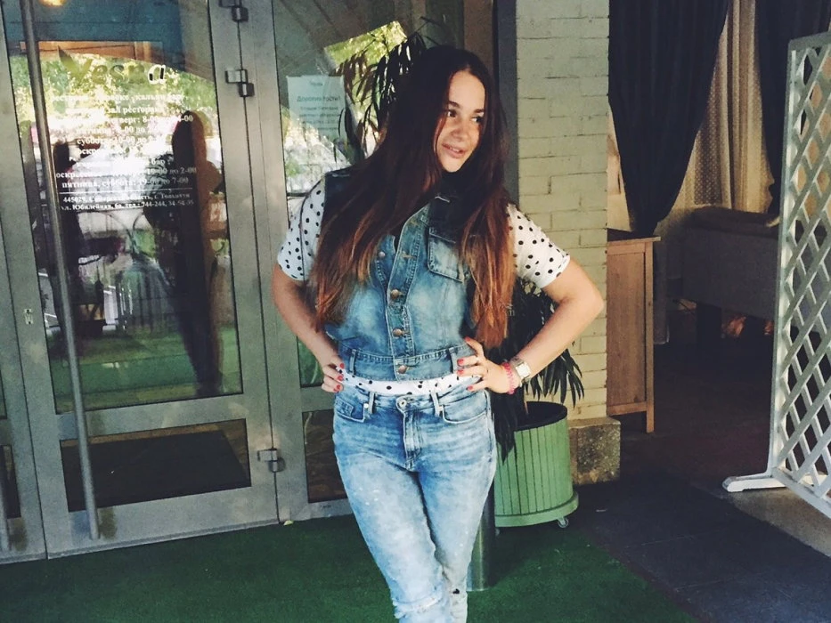Alena — 4 / 10