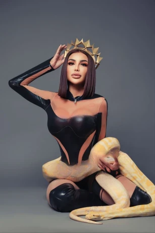 Karlita Real — 8 / 12