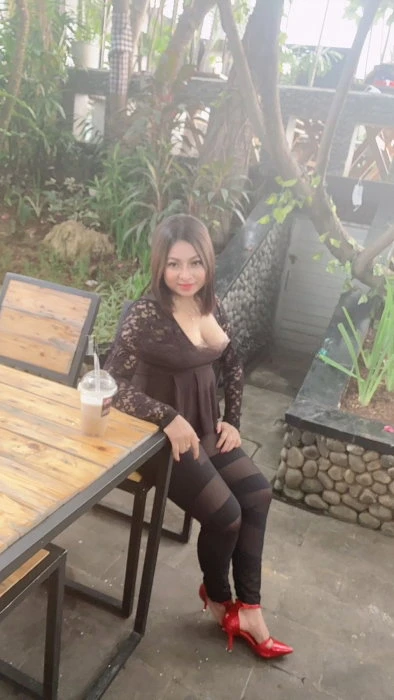 Monicasari — 2 / 8